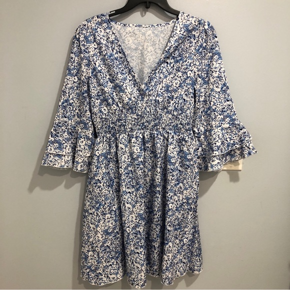 Universal Thread Dresses & Skirts - Blue Floral Lightweight Dress Women’s Size M Elasticated Waist NWOT
